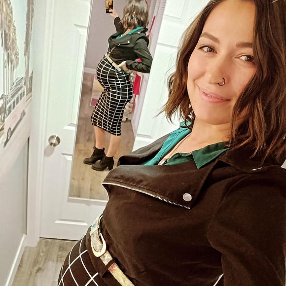 Meet your Posher, Shelly - Picture 2 of 3